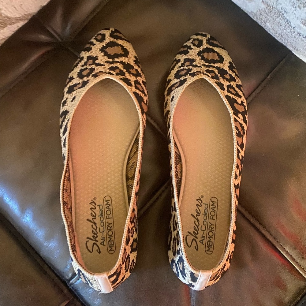 Skechers Air Cooled Memory Foam Cheetah Slip On Shoes Women’s Size 10
